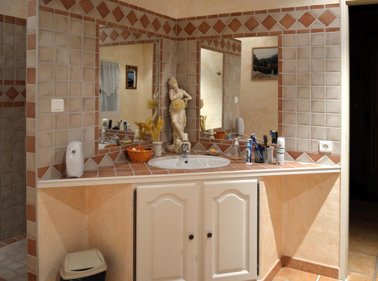 Le Mas Du Chat Bed & Breakfast Cavaillon Luaran gambar