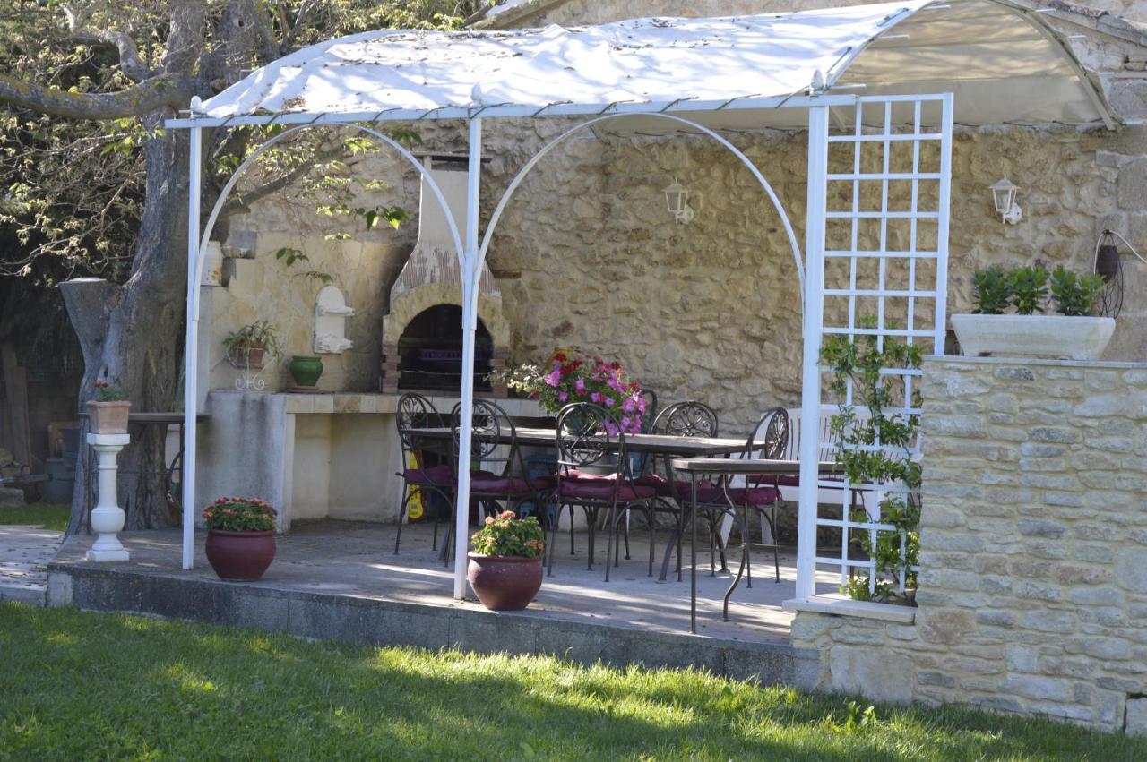 Le Mas Du Chat Bed & Breakfast Cavaillon Luaran gambar