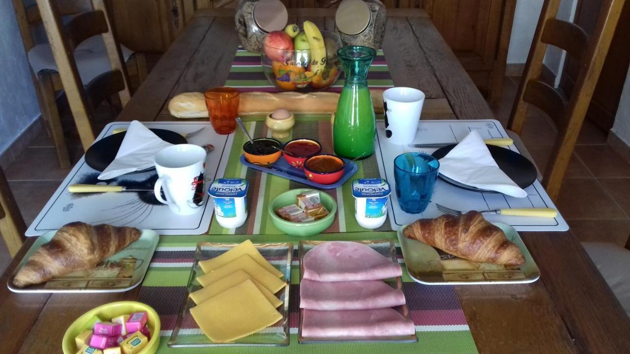 Le Mas Du Chat Bed & Breakfast Cavaillon Luaran gambar